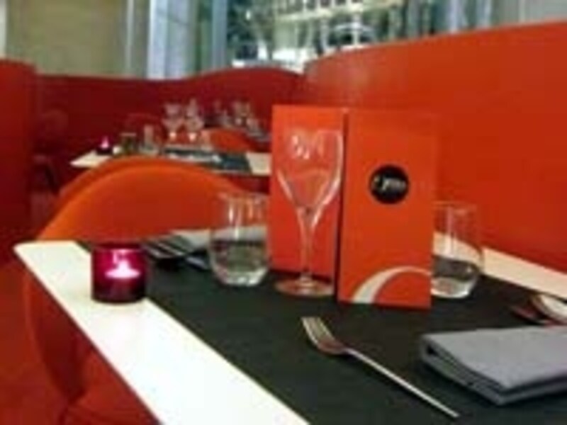 L’Operaのテーブル