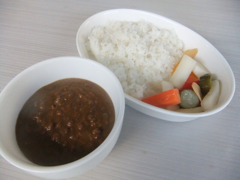 「カレープレート」￥1150（白米or玄米・ドリンク・サラダ付き）