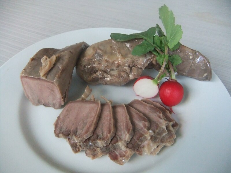 「豚タンの塩漬け」１本￥735（テイクアウトのみ）