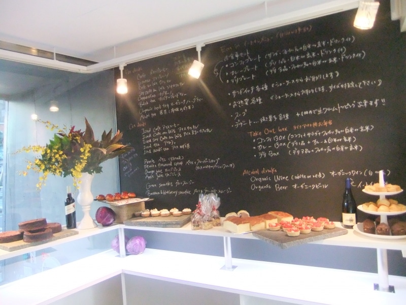 デリや焼き菓子は１Ｆで販売