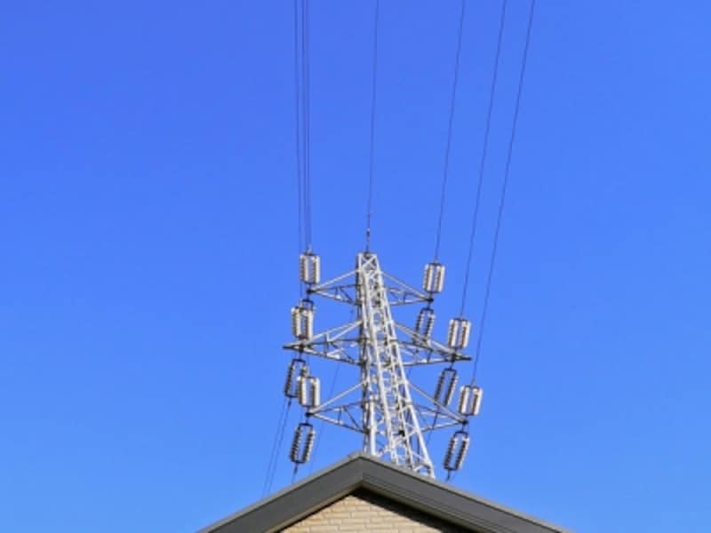 敷地近くの「鉄塔、送電線、高圧線」 [不動産売買の法律・制度] All About