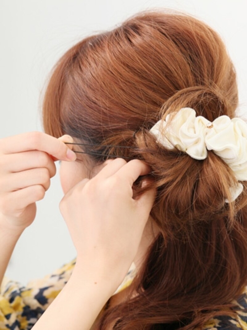 毛束をUピンで固定する。