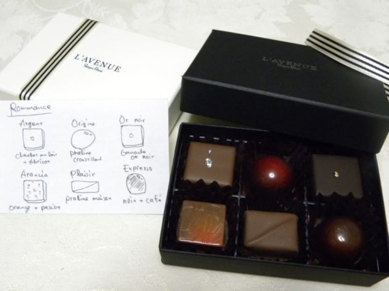 「L’AVENUE ラヴニュー」の「ロマンス」。奥は「グランクレアシオン」のBOX