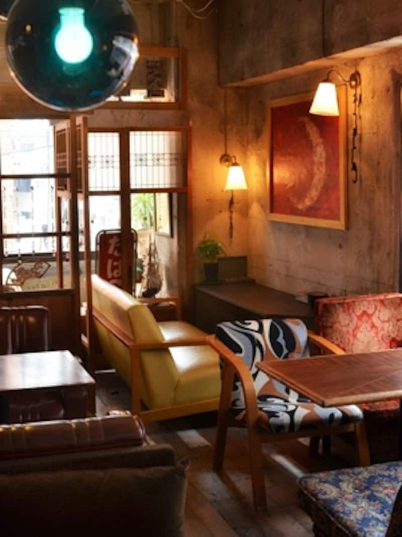 アナログ誕生前、この空間はレディースの洋服屋さんでした。