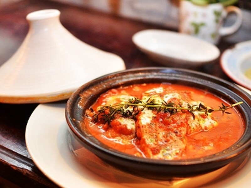 魚介のスープとあさり、スズキのタジン蒸し（900円）