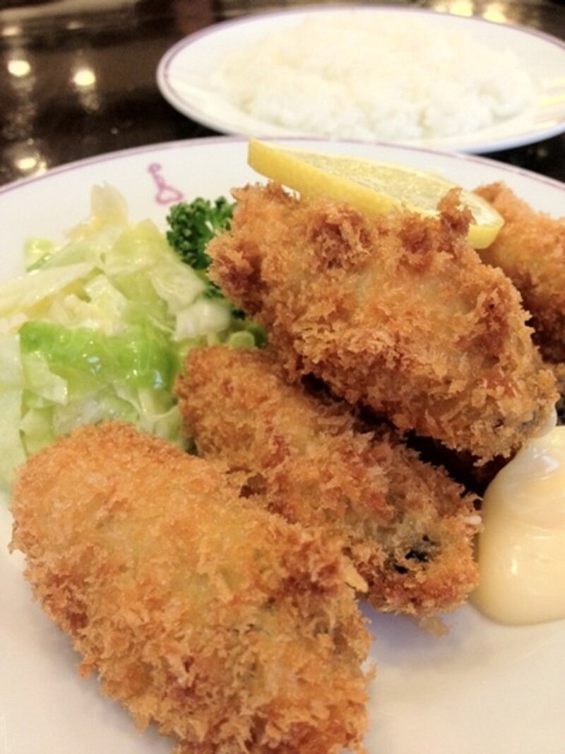 3月までの冬季メニューの「カキフライ」(1280円)