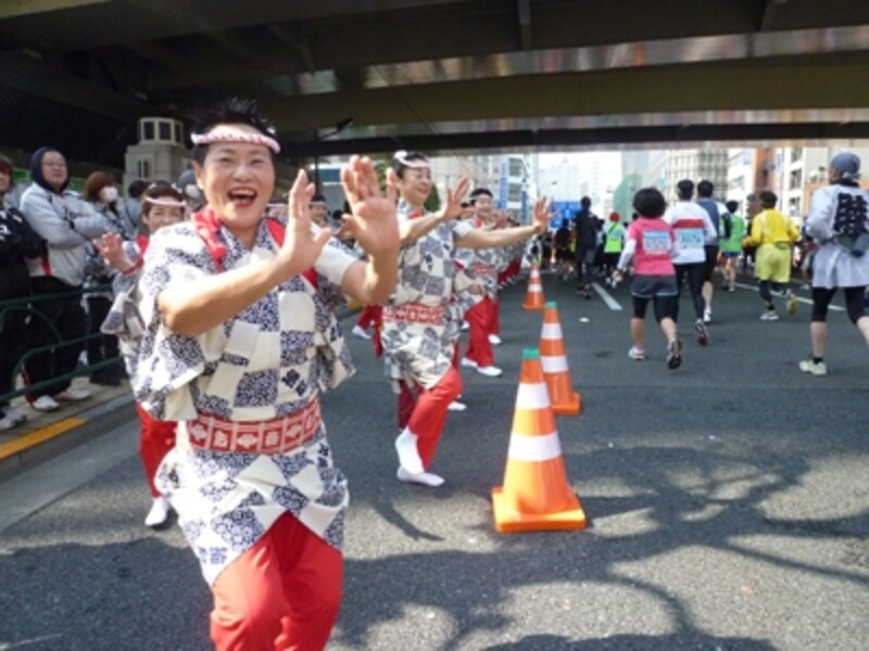 車道上で応援。このくらい近い方がうれしい
