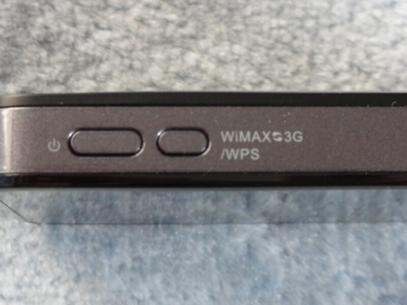 右側のボタンがWPSボタンとなっている。