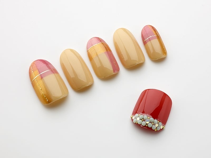 さし色のラメラインがアクセント