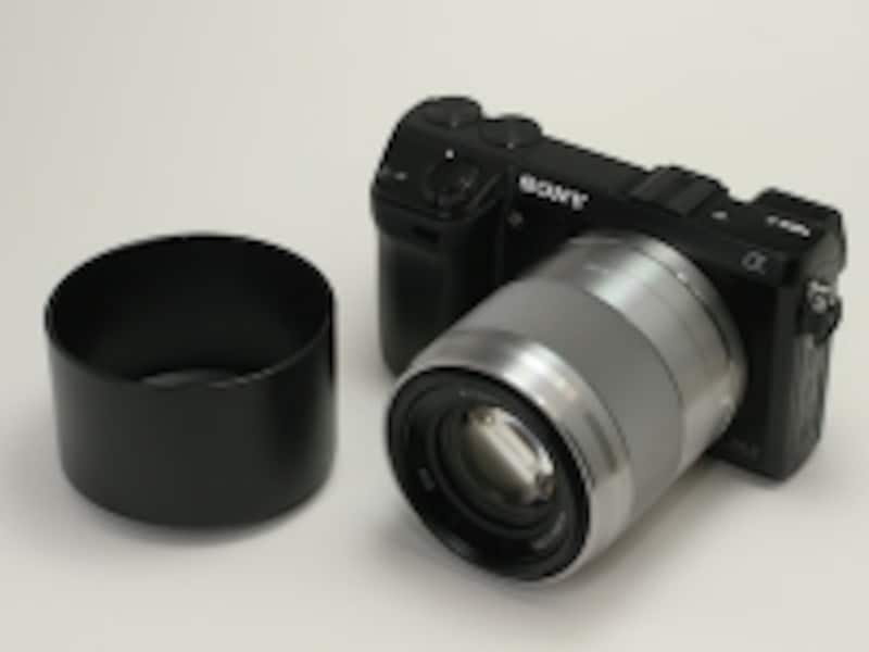 単焦点レンズ「E 50mm F1.8 OSS」を装着