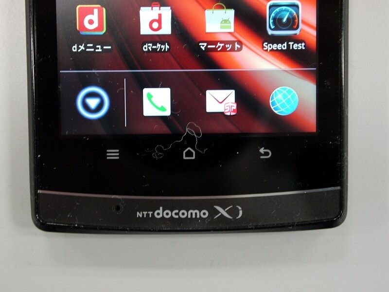 左からメニュー、ホーム、戻るを液晶パネルキーで備える