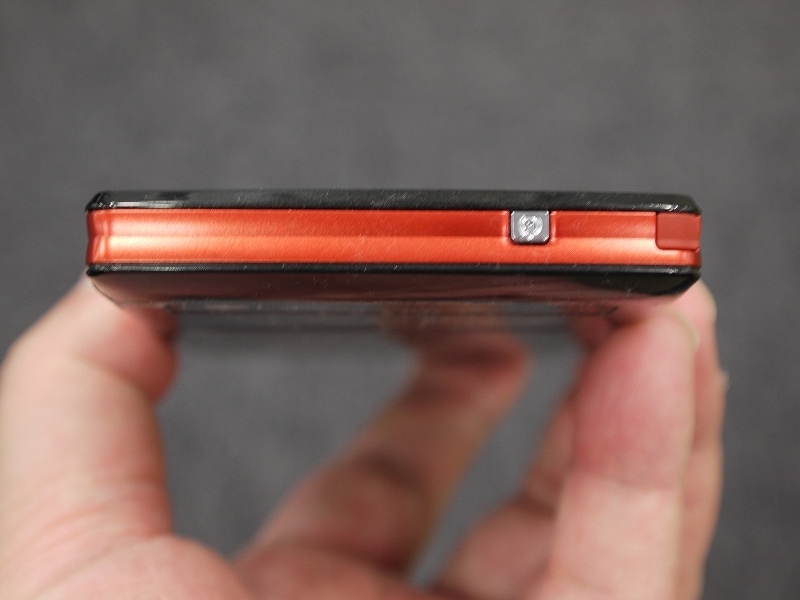 電源オンオフがしやすい電源ボタン