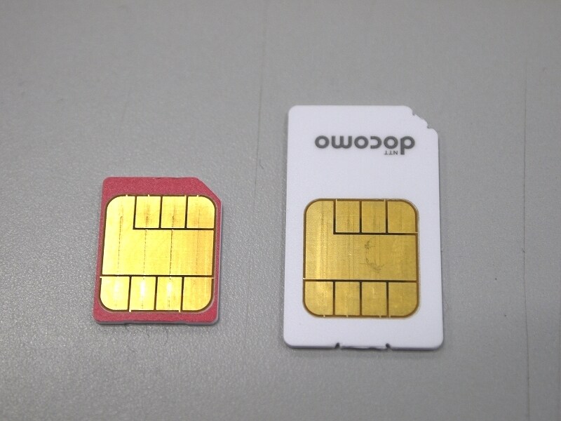 Xi通信カードは、microSIM
