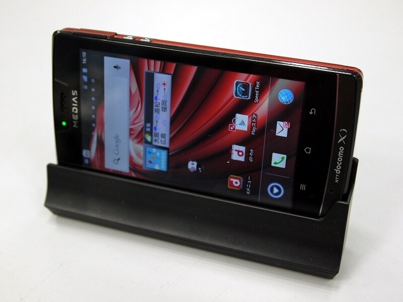 MEDIAS LTE N-04Dのクレードル