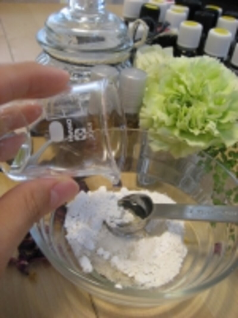 少しずつ様子を見ながら、フローラルウォーターを注ぐことが大切！