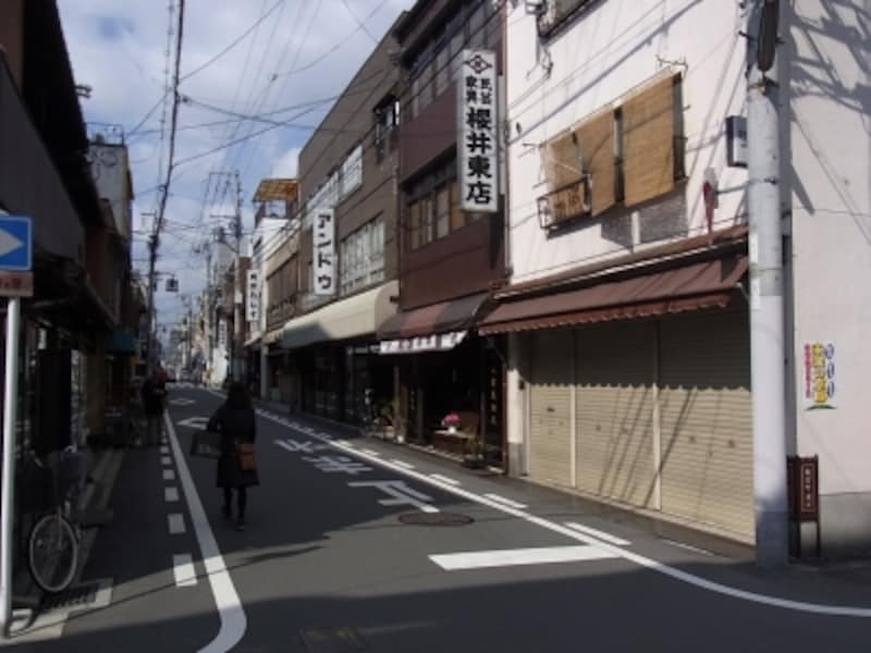 夷川通、家具の街