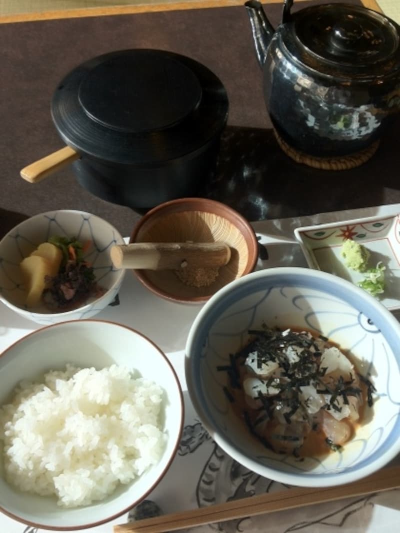 ファンの多い同店の「鯛茶漬」セット