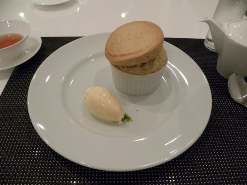 「アトリエ・コータ」の「ピスタチオのスフレ」