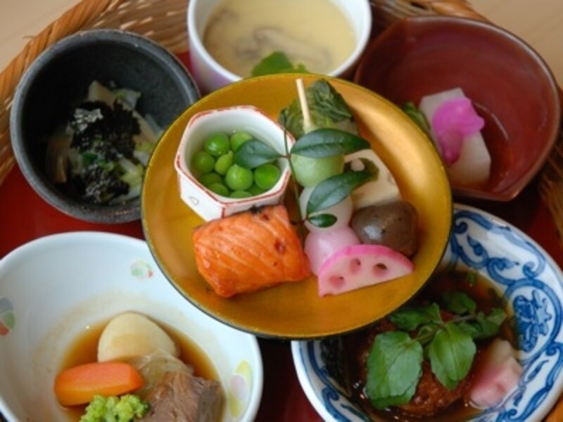 花かご弁当（3360円）