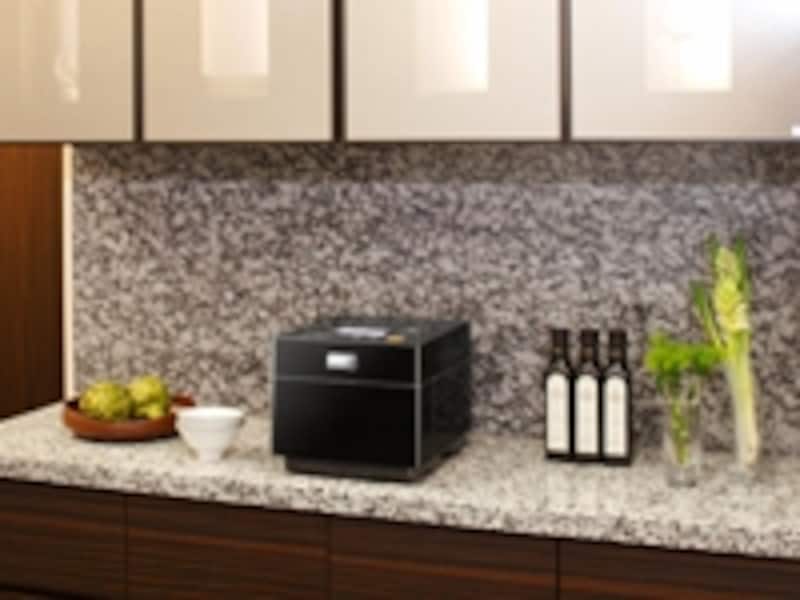 光沢のあるシャープなデザインでインテリアの演出にも！