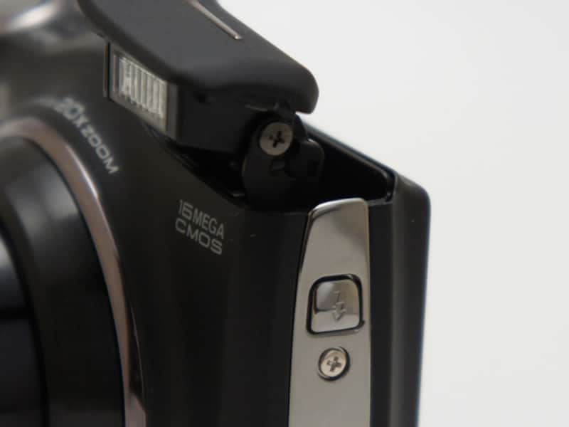 FinePix F770EXR フラッシュボタン