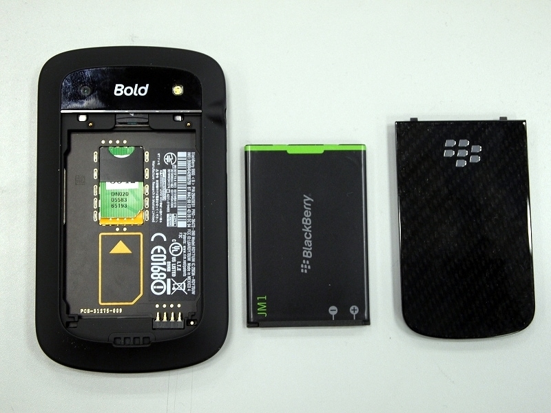 薄くなったBlackBerry Bold 9900はバッテリも小型