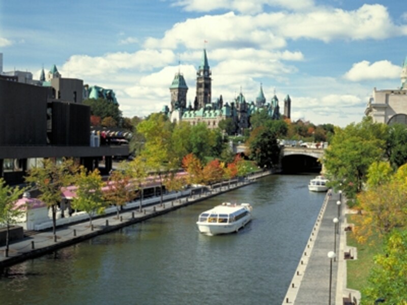 国会議事堂など、運河の近辺には見どころが多いundefined(C) Tourism Ontario