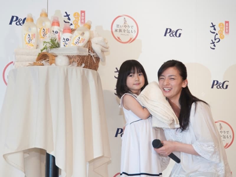 無添加「さらさ」のCMキャラクター尾野真千子さん