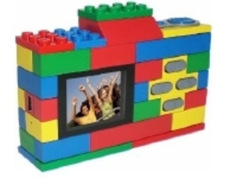 裏面にはモニタと操作ボタンが。操作は簡単で子どもから大人まで楽しめます