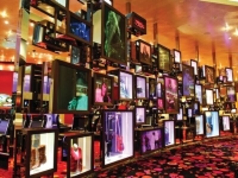 2階のハードロック・カジノにあるミュージシャン関連グッズの展示「メモラビリア」 (c) City of Dreams