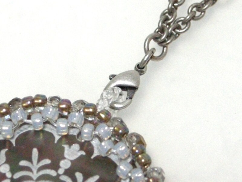 シェルパーツのフレーミングペンダント