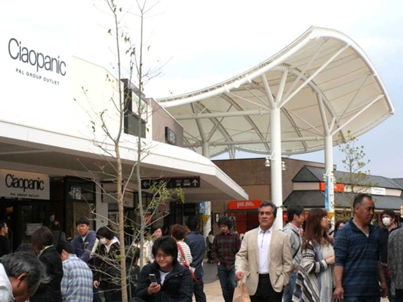 サウスゲートと全天候型モール