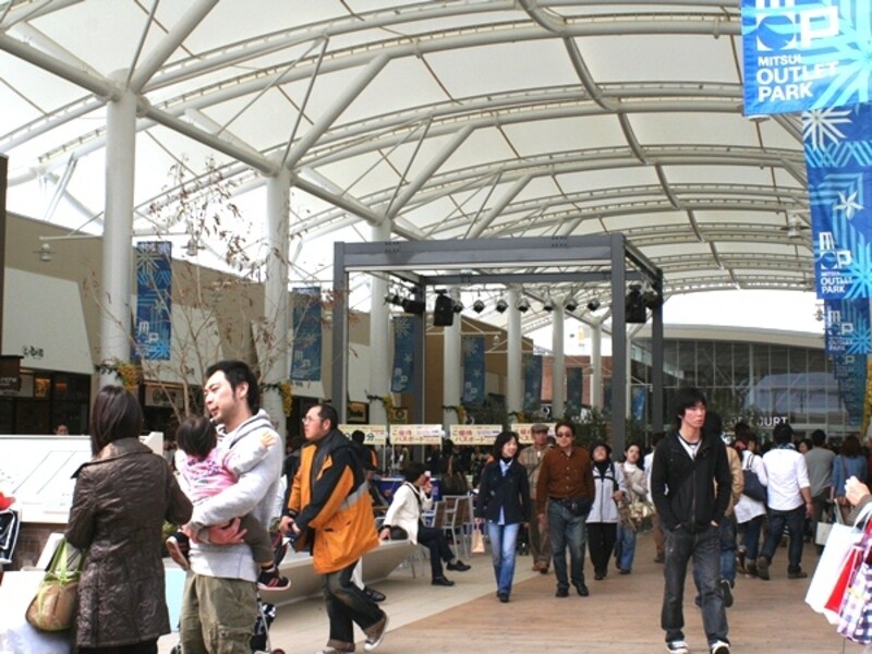 イベントステージとピアストリート