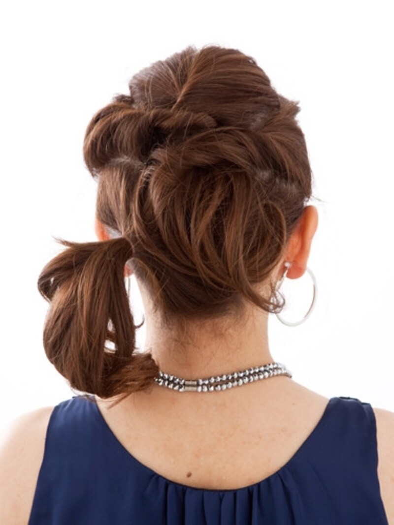 ねじった毛束の毛先はそのまま残す