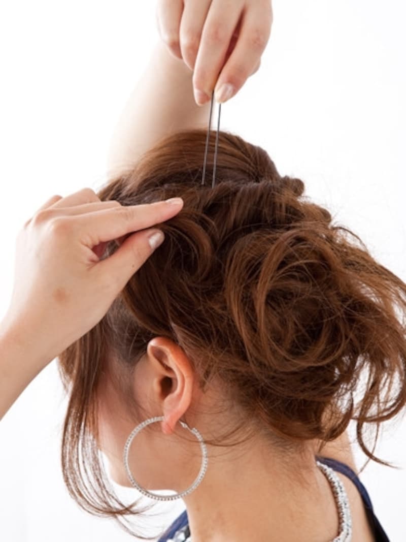 指で逆毛をたててふんわりと