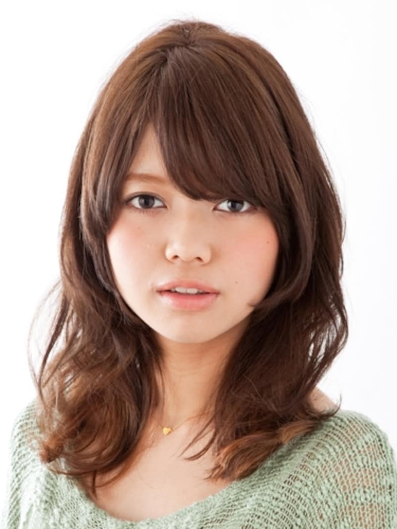 ほんのり重めの大人可愛いセミロング