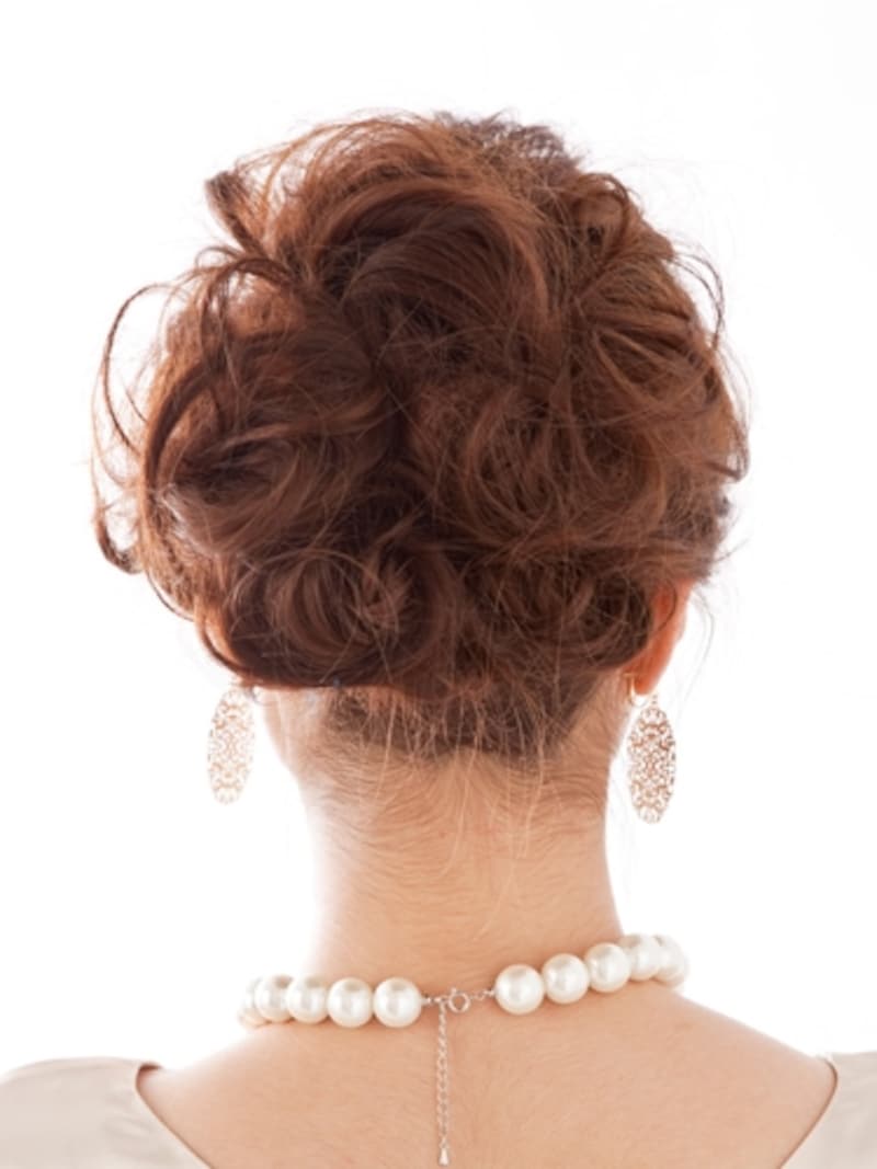 ロングヘアで作るボリューミィな美人シニヨンアレンジ