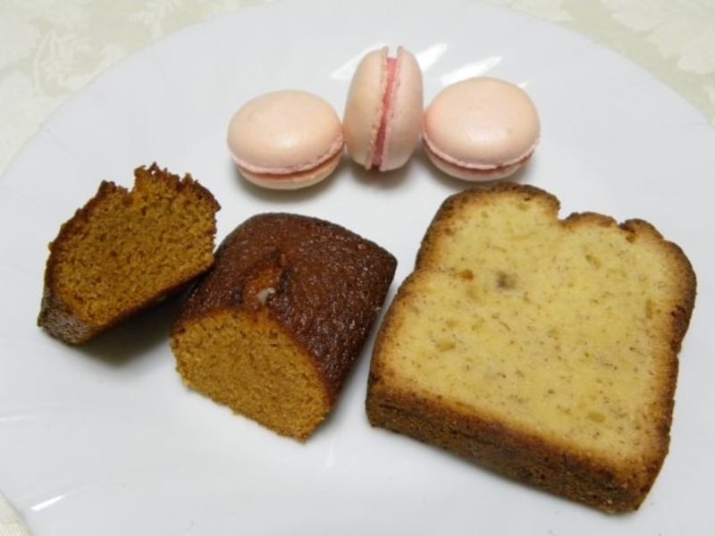 「パティスリー リョーコ」の「フィナンシェ キャラメル」断面はこんなに濃い色！