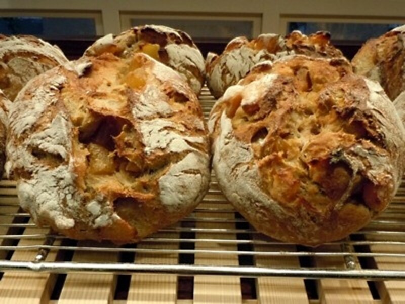 リンゴのそば粉パン