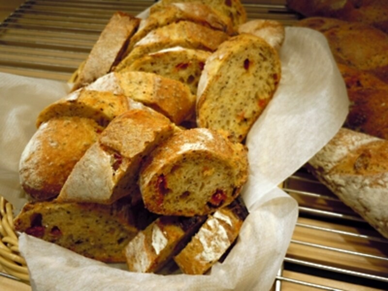 ドライトマトとケシの実のバゲット