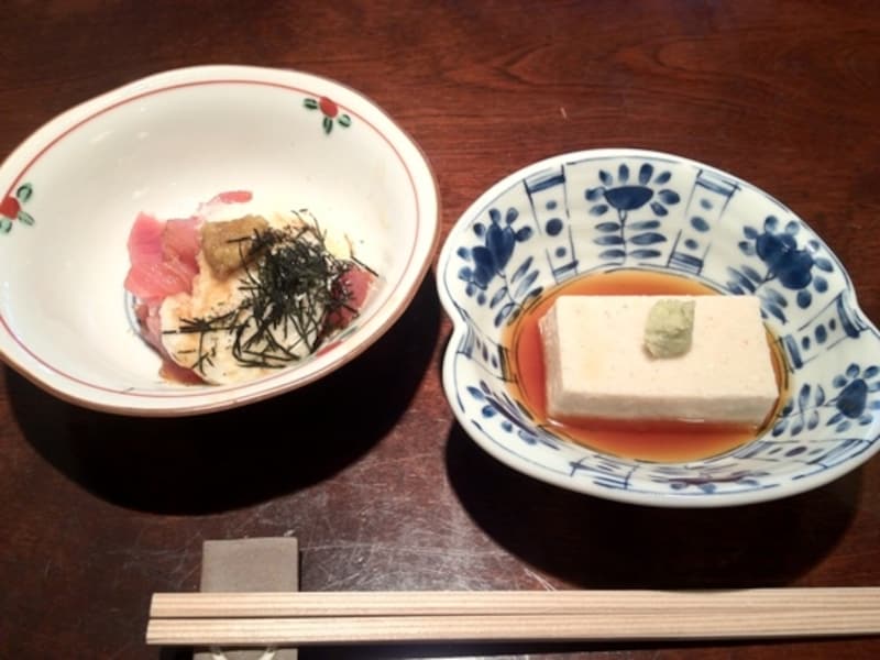 「そば御膳」のそば豆腐と鮪の山かけ