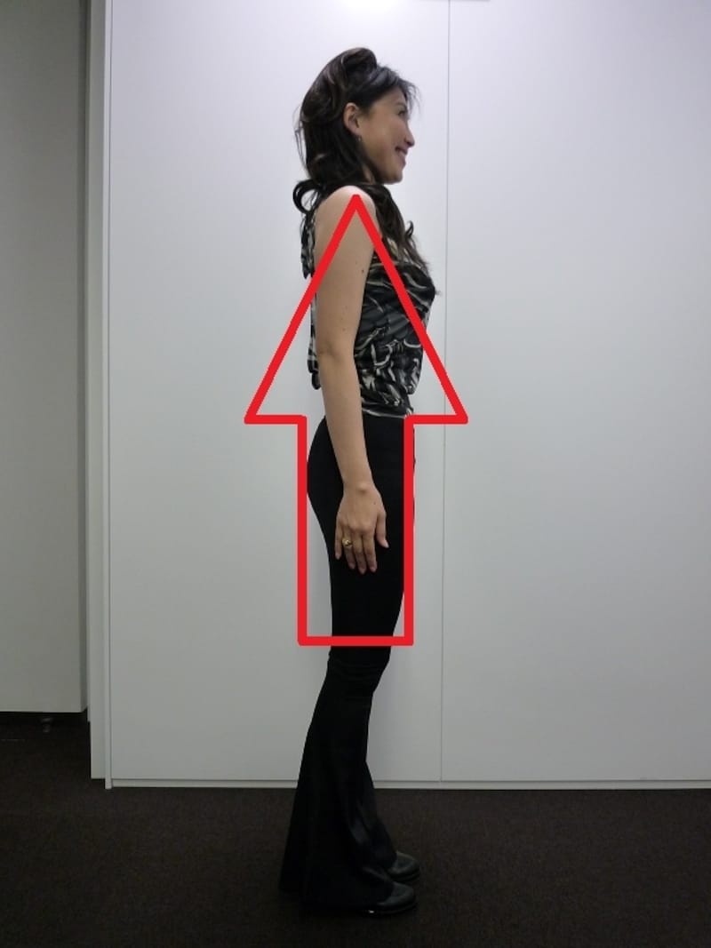 腰や上半身が引き上がっている