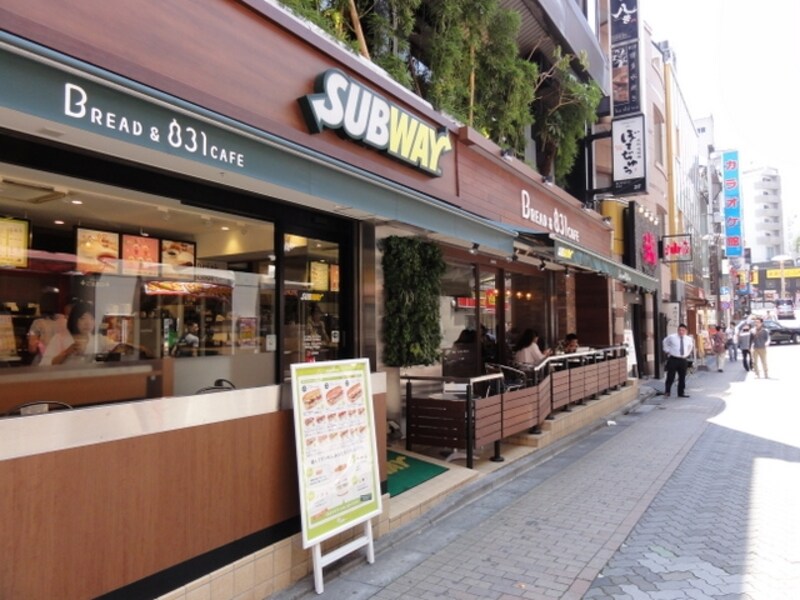 赤坂田町通りにあるSUBWAY赤坂見附店