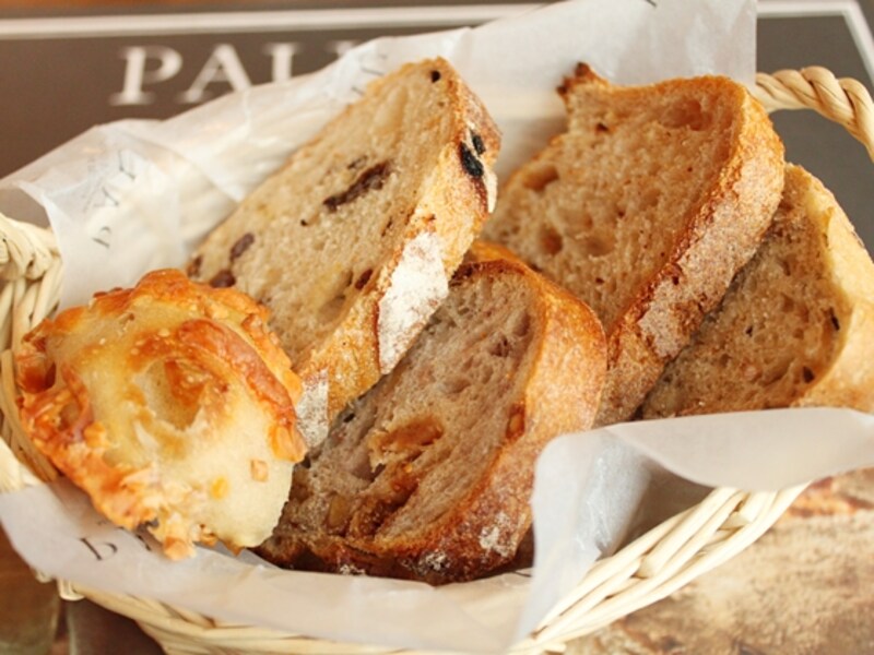 自家製パンの盛り合わせ