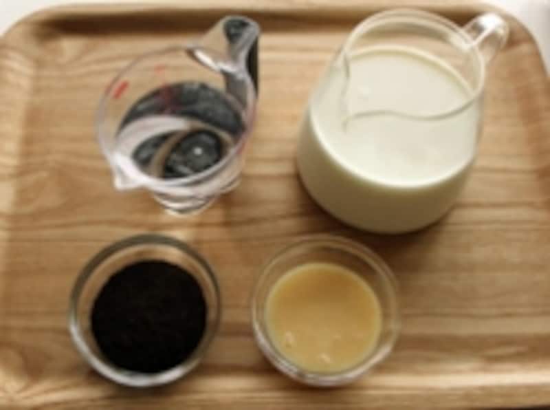 加糖練乳も使用。ほんのりと甘さを加え、紅茶とミルクの味のバランスを調整