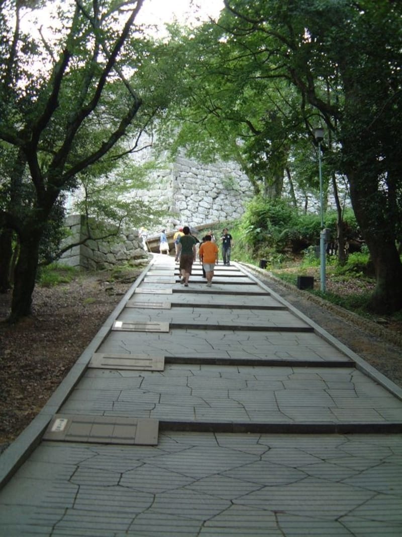 松山城(3)/本丸への坂道