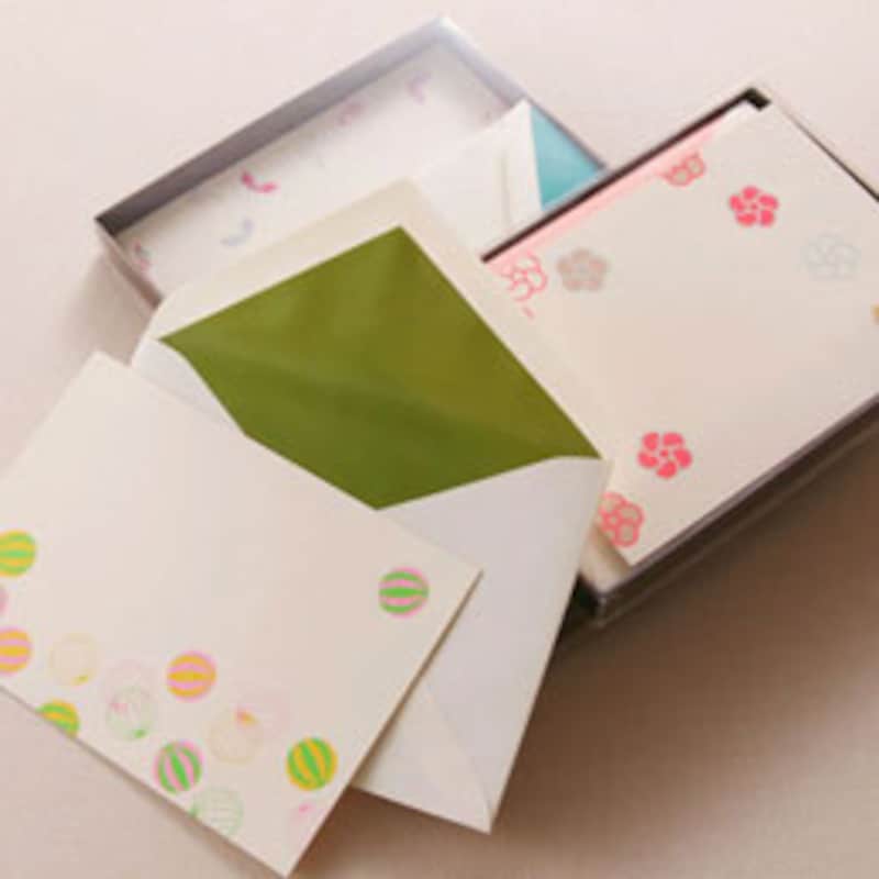 結婚式の招待状などでも使われるwinged Wheel 手紙の書き方 文例 All About 結婚式の招待状などでも使われるwinged Wheel 手紙の書き方 文例 All About