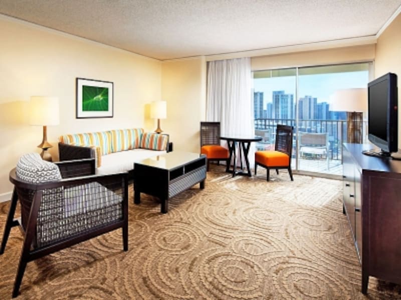 定員5名のマリア・オーシャン・スイートのリビングルーム。正規宿泊料金2100ドルが特別プランで406ドル～に！