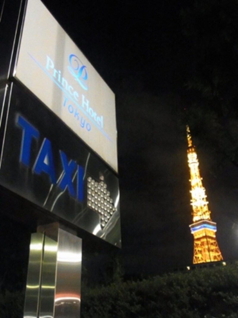 東京プリンスホテル入り口から臨む東京タワー