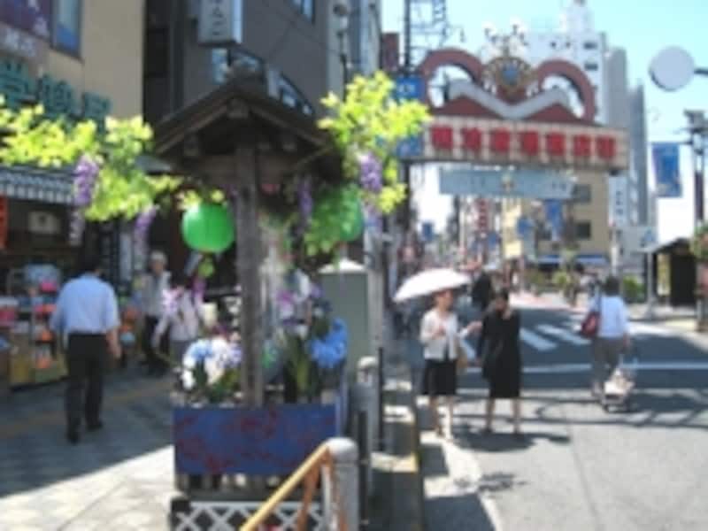 地蔵通り商店街入り口